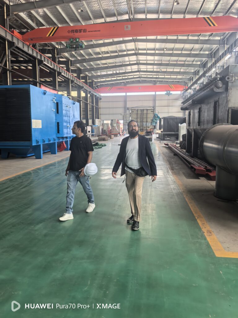 Customers visiting the Dingtian workshop