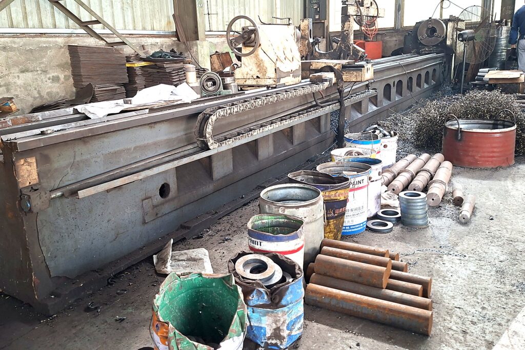 Heavy lathe machining an 8 meter separator shaft for a shot blasting machine